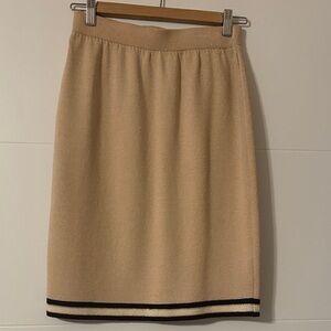 St.John Ladies Skirt Sz4